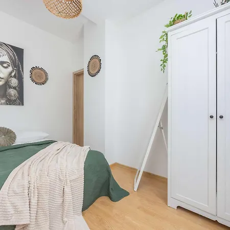 Bright With A Garden Near The Pge Narodowy By Renters * Warschau