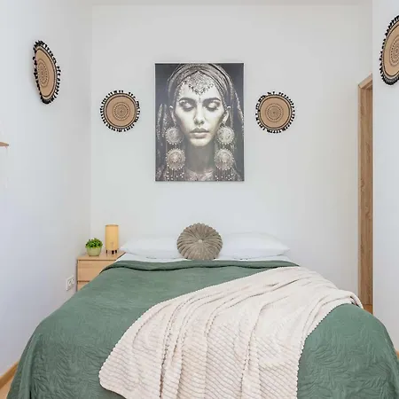 Apartment Bright With A Garden Near The Pge Narodowy By Renters Warschau